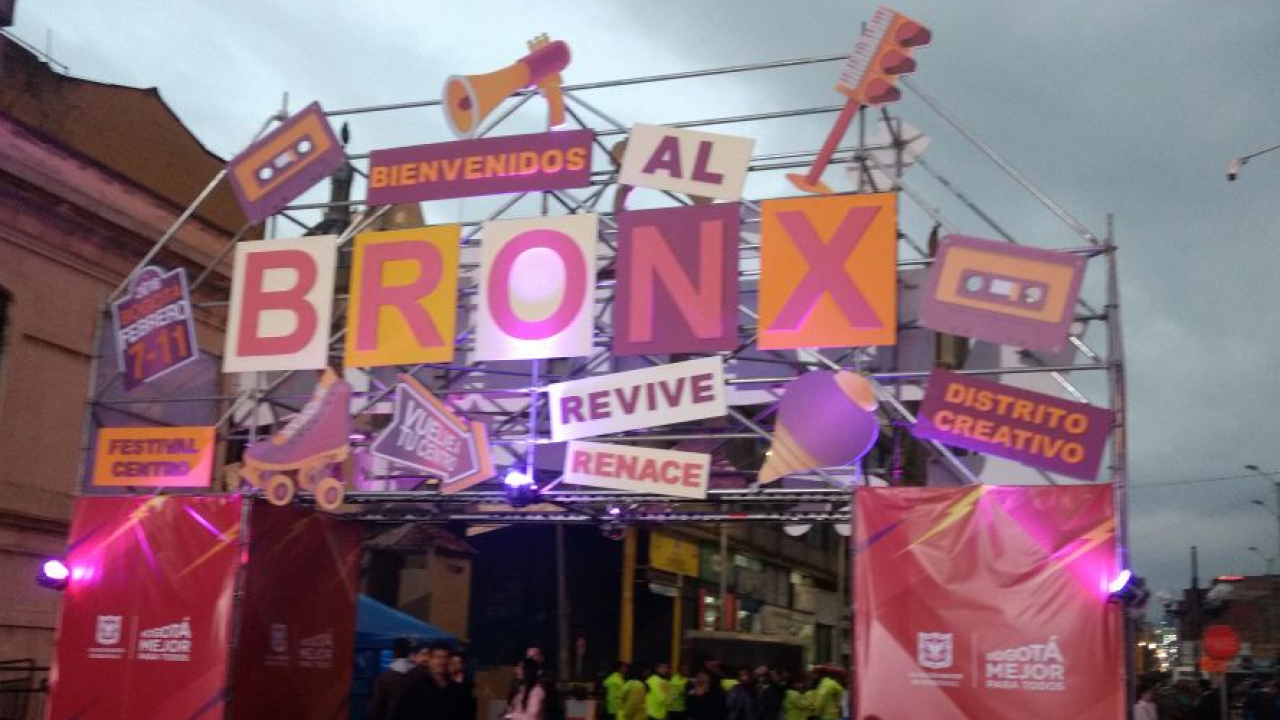 Fachada de la puerta a la calle conocida como &#039;La Milla&#039;, donde se celebró el Festival Centro. Crédito: Sebastián López|||