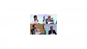 Los candidatos firmaron un manifiesto digital al final del panel.|||