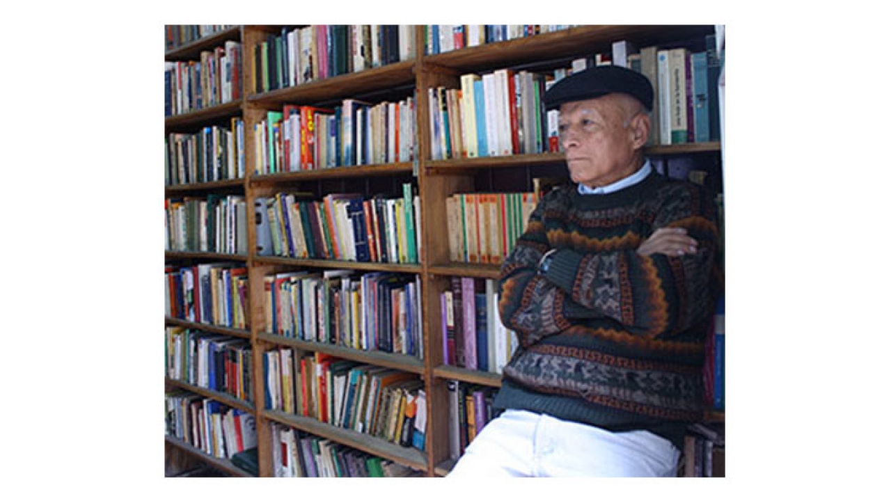 Armando Correa, encargado de la librería Pensamiendo Crítico.|||