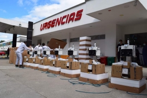 Llegada de máquinas biomédicas para el servicio de Urgencias|||