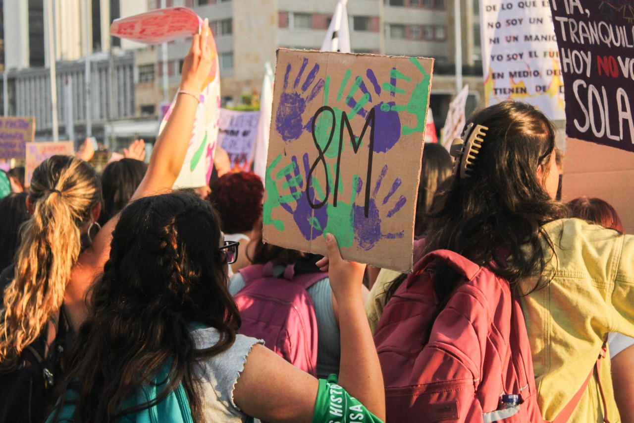 8M en Bogotá|&quot;La maestra luchando también está enseñando&quot;|&quot;Les molesta más el feminismo que los feminicidios&quot;|&quot;Por mi abuelita que no pudo votar, por mi mamá que no pudo decidir, por mi hermana que no puede salir sola&quot;|&quot;De regreso a casa quiero que mis hijas sean libres, no valientes&quot;|&quot;Anónimo&quot; era una mujer|&quot;La urgencia femenina de luchar por mi vida&quot;|&quot;No es tendencia, es urgencia&quot;|||