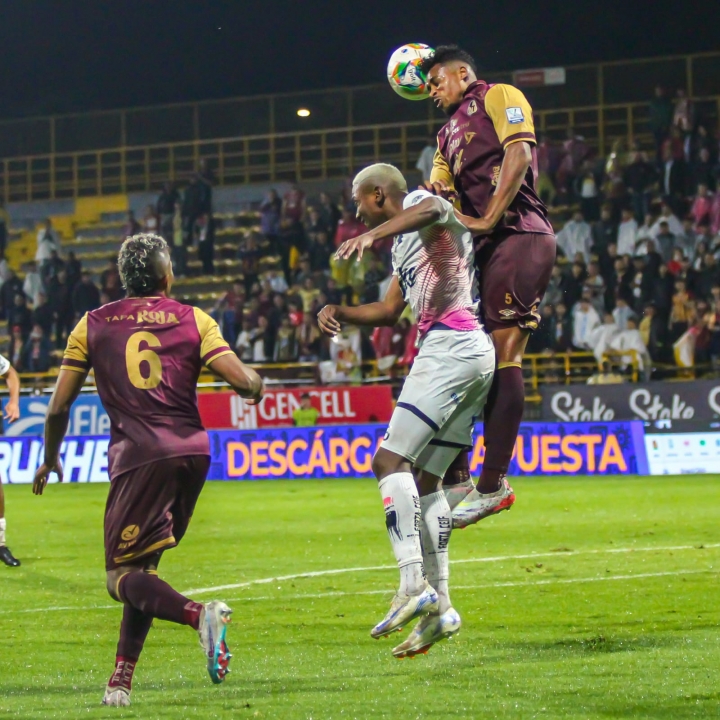 Los duelos aéreos ganados por ambos equipos fue del 50%