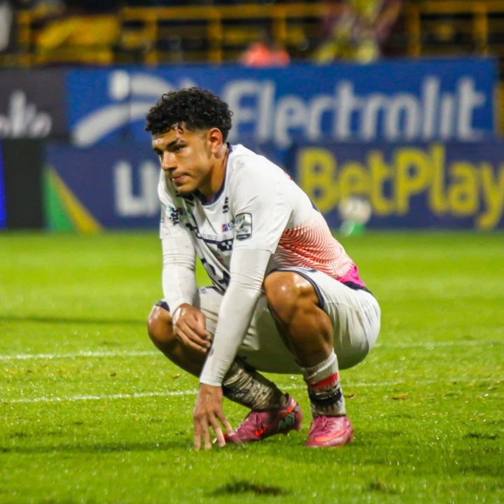 Emilio Aristiz&aacute;bal a pesar de ser el gran goleador de su equipo no logr&oacute; tener grandes oportunidades de gol