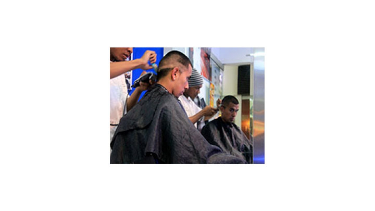 Las peluquerías urbanas proponen que lo único que cuenta a la hora de cortar cabello, es la originalidad y la creatividad.|||