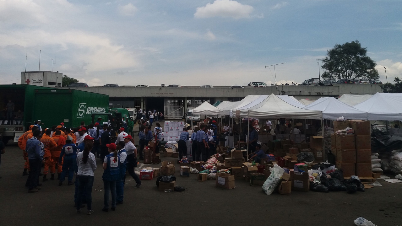  Colombianos continúan haciendo donaciones para damnificados en Mocoa