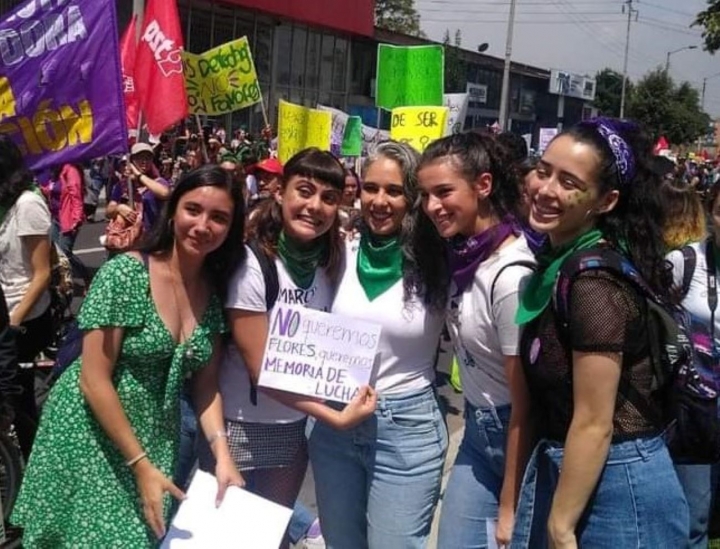 María José Pizarro en marcha feminista en Bogotá