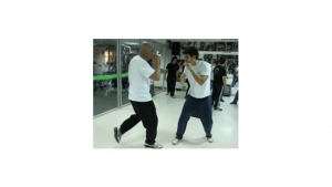 Jóvenes practicando Krav Maga en el Gimnasio La Colina.|||