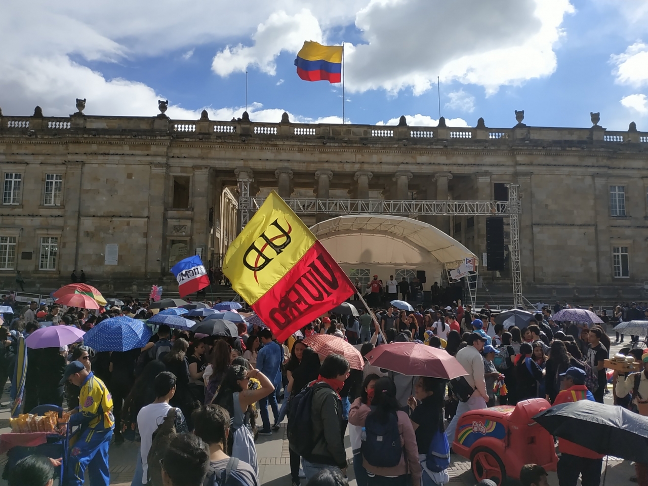 Poco a poco iban llegando estudiantes que salían a marchar desde las diferentes sedes de las universidades y colegios públicos.|||