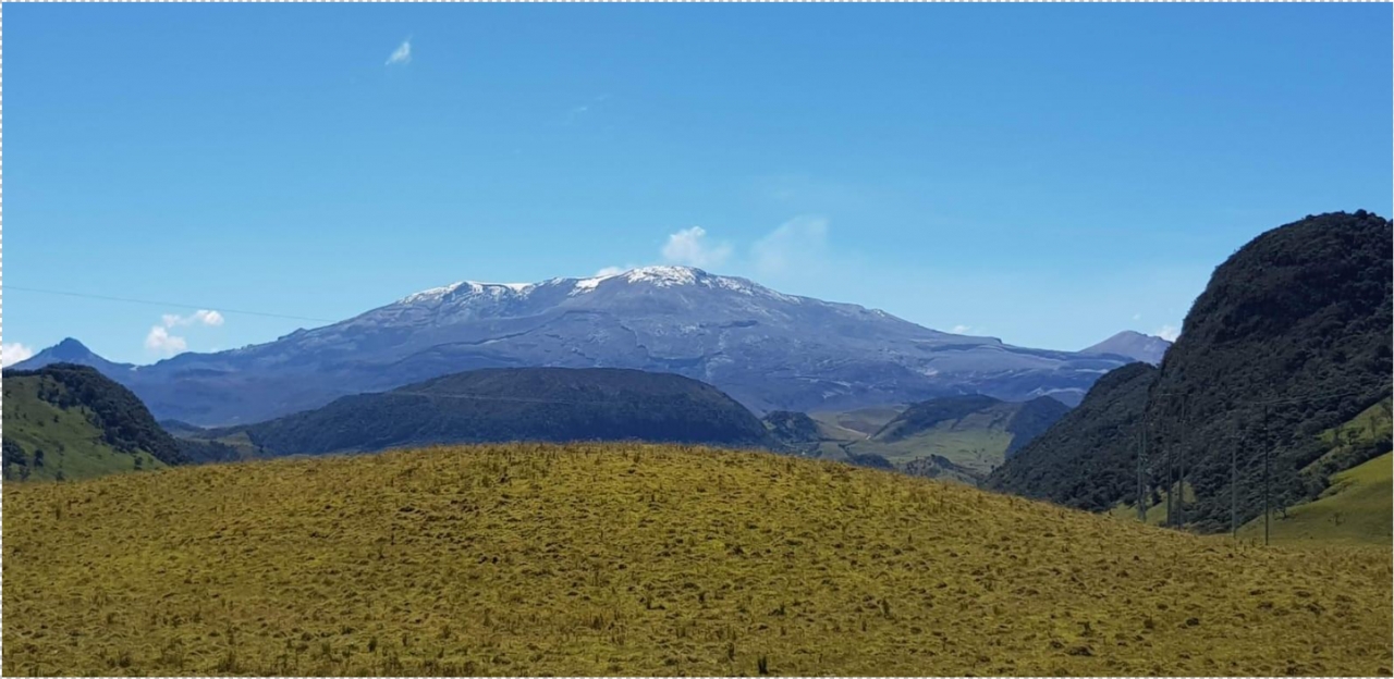 Vista del Nevado del Ruiz en 2019. La desaparición acelerada de glaciares en Colombia, como el cercano Santa Isabel, refleja el impacto del cambio climático en las cumbres andinas|||