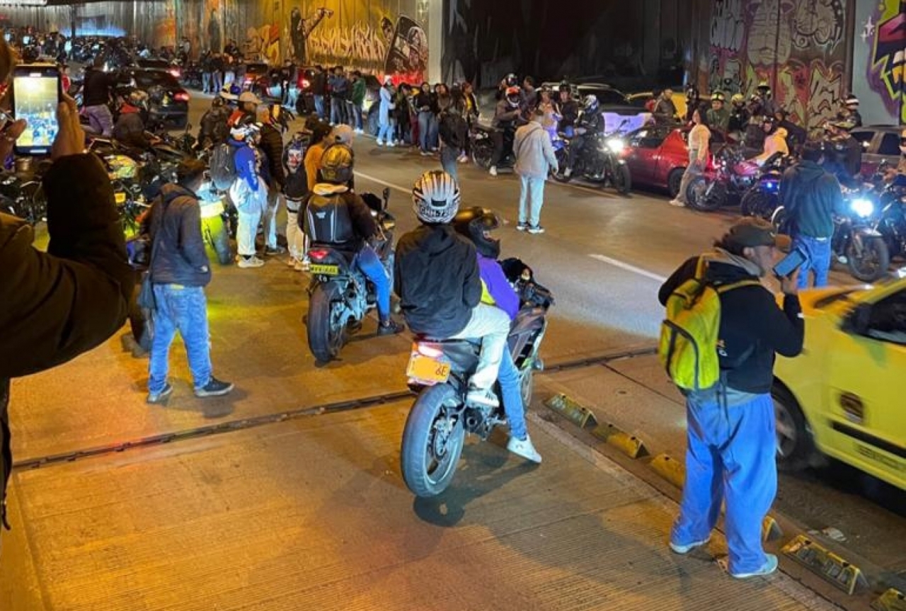 Adrenalina sobre ruedas: una noche de piques ilegales en la capital 