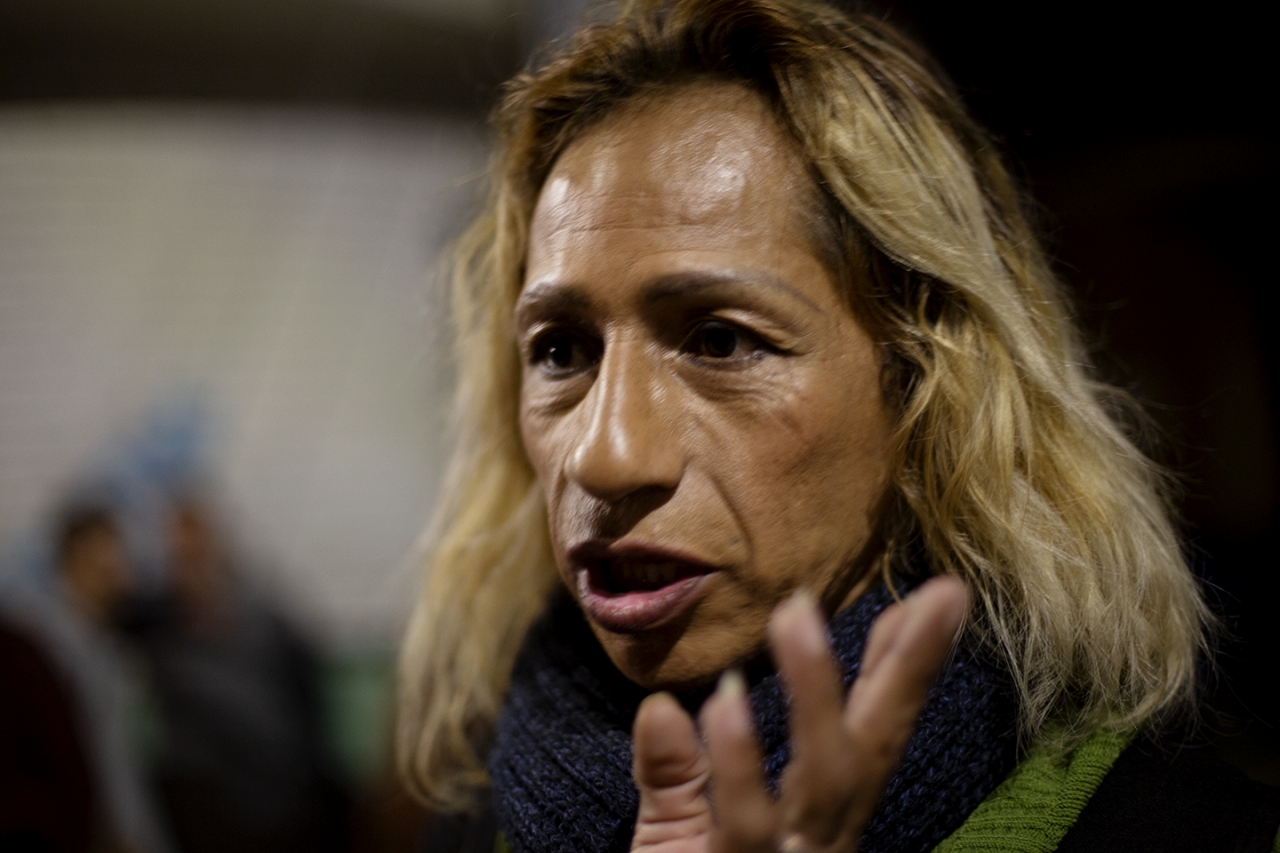 Retrato a Lorena Barriga en una salida de campo nocturna por Santa Fe con alumnos de UR|||