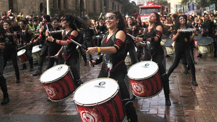 Así se vivió el desfile inaugural del FITB 2016