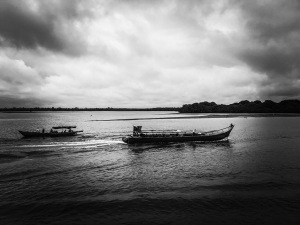 Barcos de Tumaco (Colombia, 2019)|Botas de un niño tumaqueño (Colombia, 2019)|Graffiti en el morro de Tumaco (Colombia, 2019)|Playas del morro de Tumaco|||