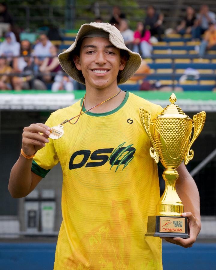 Daniel Rodríguez campeón de la categoría sub24 open Efraín Herrera