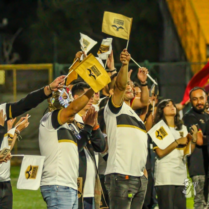 Hinchas de &Iacute;nter de Bogot&aacute; en su primer partido de local