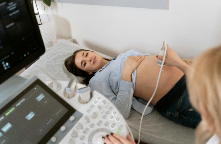 Bajan los nacimientos en Colombia: &iquest;Por qu&eacute; las j&oacute;venes ya no quieren tener hijos?