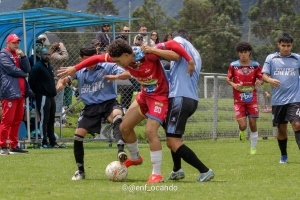 Fortaleza ganó 3-1|Con este resultado, Fortaleza se consolida como uno de los favoritos|Sergio Florez anotó el primer gol|Fortaleza sufrió cuando Atlético Galicia empató|Daniel Rodríguez anotó el segundo de Fortaleza|Daniel Rodríguez, capitán anotó doblete|Fortaleza, en general dominó el partido|El siguiente partido de Forta será contra SantaFe|Fortaleza es segundo en el grupo|Torneo Nacional sub17|||