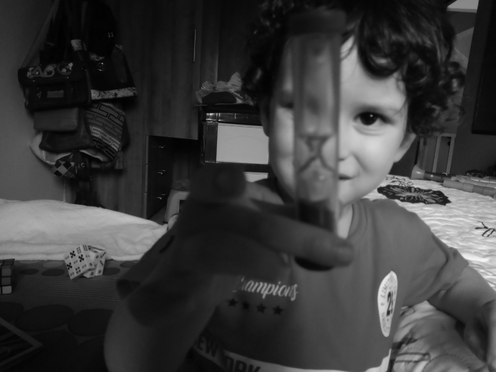 A tempo: Cuando le pregunto si se siente aburrido, me dice &ldquo;s&iacute;&rdquo;, y a&ntilde;ade que no puede salir &ldquo;porque la polic&iacute;a no deja&rdquo;. 21/04/2020