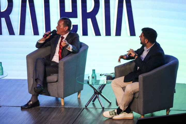 Conferencia: el costo oculto de la pirater&iacute;a. Panelistas: Marc Tarradas, Managing director latam; Fernando Azuero, representante legal de Win Sports.