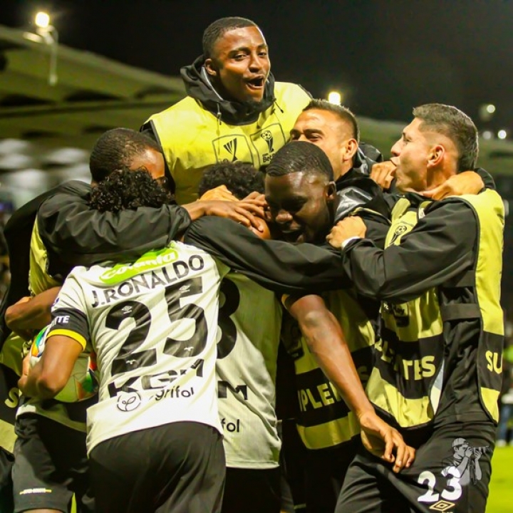 Internacional de Bogot&aacute; celebrando una anotaci&oacute;n de gol