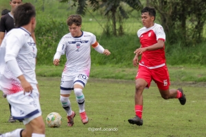 Fortaleza empató con SantaFe|Fortaleza aprovechó los goles del rival pero no pudo convertir en el primer tiempo|SantaFe llegó como líder del grupo|El portero de Fortaleza fue figura, además atajó un penalti|El partido fue luchado en la mitad de la cancha|Juanes Cadena puso el primero para el local|El marcador se abrió en el segundo tiempo|SantaFe tuvo un penalti a favor que desperdició|El partido fue demasiado parejo|SantaFe empató en los últimos minutos|Con el empate 1-1 ambos equipos capitalinos se encuentran como favoritos|Equipo de Fortaleza sub17A|||