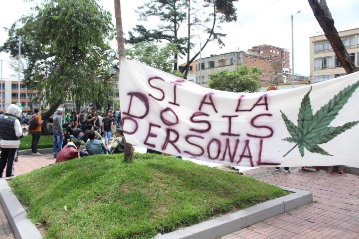 M&aacute;s de 200 bogotanos marcharon por la marihuana