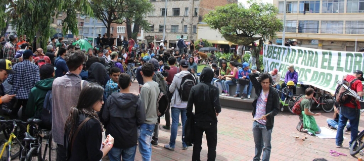M&aacute;s de 200 bogotanos marcharon por la marihuana