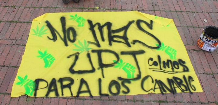 M&aacute;s de 200 bogotanos marcharon por la marihuana