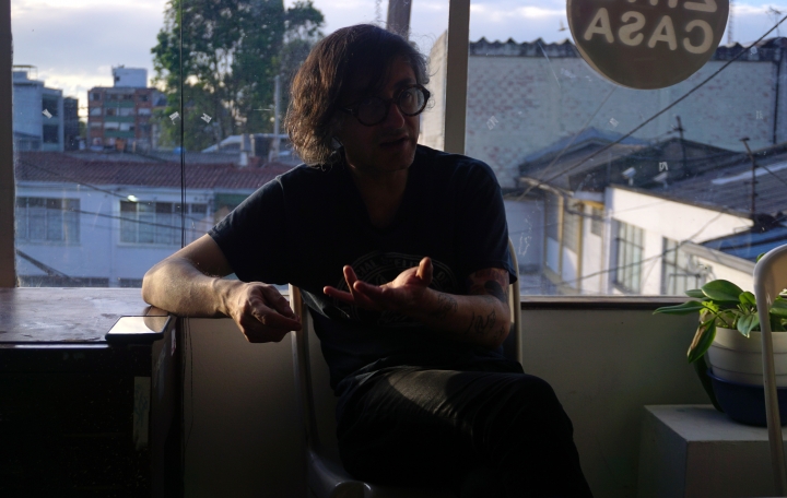 Andres Frix, artista pl&aacute;stico bogotano en La Zineteca.