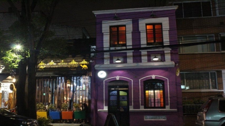 Village caf&eacute; por fuera