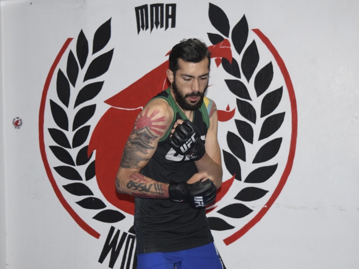 John 'Ronin' Bedoya se prepara para el evento del pr&oacute;ximo 19 de mayo. Foto: Santiago Luque P&eacute;rez.