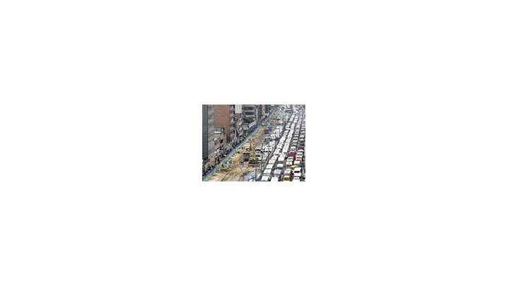Las obras de la carrera d&eacute;cima contin&uacute;an y contribuyen al tranc&oacute;n diario.