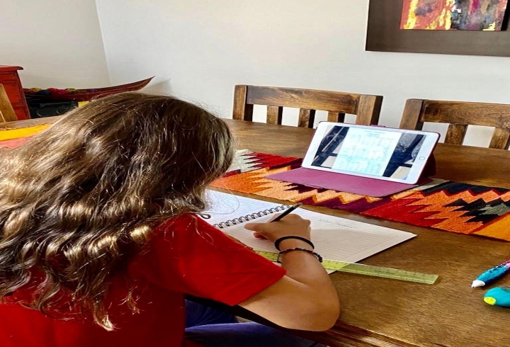 La educaci&oacute;n virtual es la nueva realidad de los ni&ntilde;os y ni&ntilde;as en Colombia hasta el 2021.