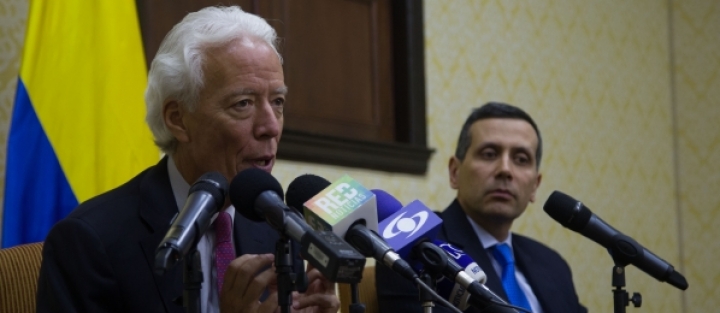 Carlos Gustavo Arrieta (izq.), el Agente de Colombia ante la Corte Internacional de Justicia, quien ya se encuentra en La Haya junto con el resto del equipo jur&iacute;dico colombiano para participar en las audiencias p&uacute;blicas del proceso jur&iacute;dico.