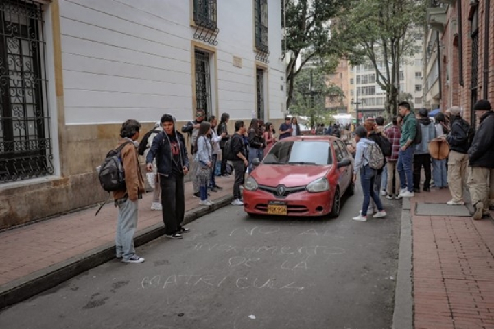 "El que no pita no pasa" Estudiantes realizan protesta