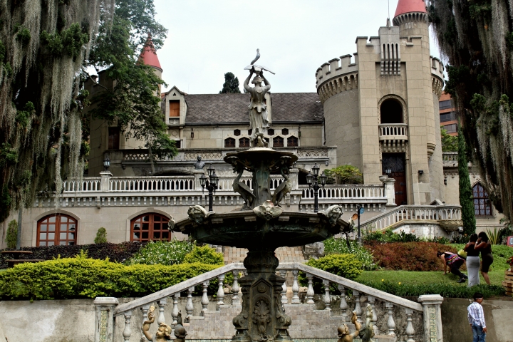 Nobleza y nostalgia: El castillo franc&eacute;s de Medell&iacute;n