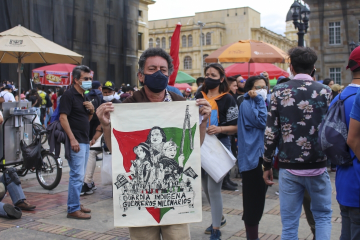 Este 21 de octubre de 2020, diversas personas se manifestaron en la Plaza de Bol&iacute;var, en el centro de Bogot&aacute;.