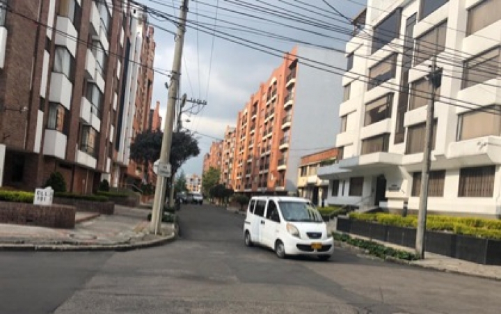 v&iacute;a principal del barrio Rinc&oacute;n del Chic&oacute;. En la que se presentan la mayor&iacute;a de los atracos, seg&uacute;n la ciudadan&iacute;a, junto a la novena.