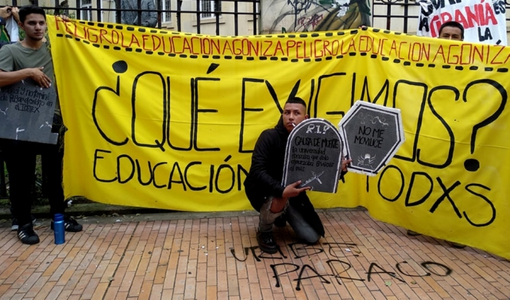 Los manifestantes reclaman al gobierno que cualquier joven pueda acceder a la educaci&oacute;n sin adquirir deudas fuera de su capacidad. Foto: Jessica Zapata