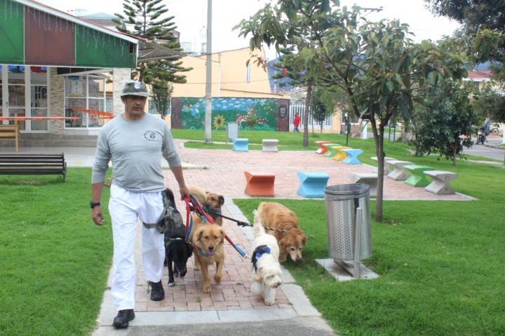 Luis Quintero tiene experiencia de m&aacute;s de quince a&ntilde;os en el cuidado y adiestramiento canino.