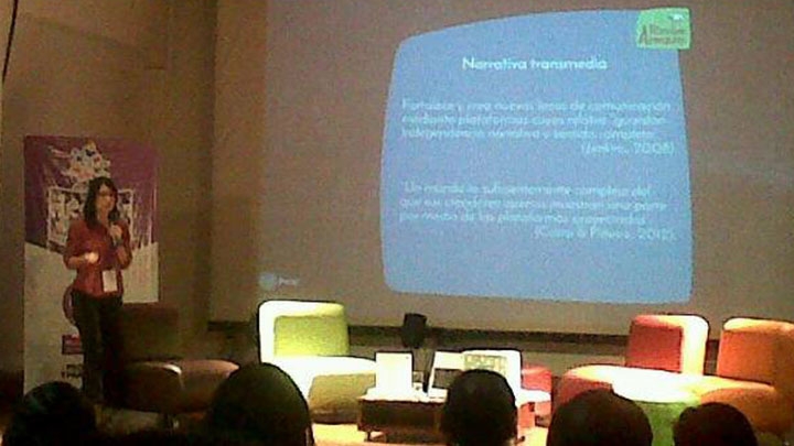 Ana Mar&iacute;a Garc&iacute;a presentando Revive Armero