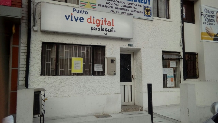 Punto Vive Digital en Kennedy Central. Cr&eacute;dito fotograf&iacute;a: Laura Cortes Lamilla.