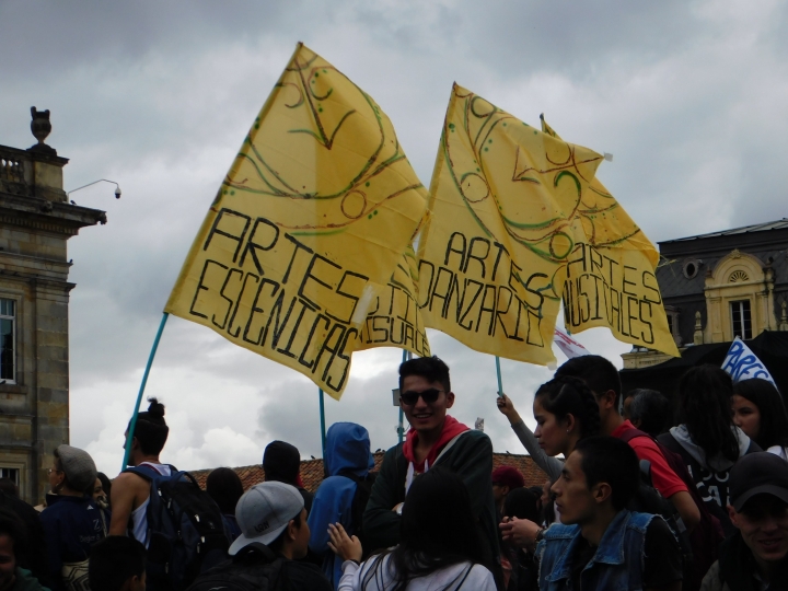 Los estudiantes de la Universidad Pedag&oacute;gica Nacional protestando por un mayor financiamiento para su educaci&oacute;n. Esta es una de las pocas universidades que tiene una facultad de artes en Bogot&aacute;.