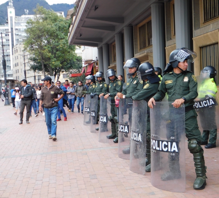 Polic&iacute;a Nacional cerca la carrera S&eacute;ptima y al Eje Ambiental