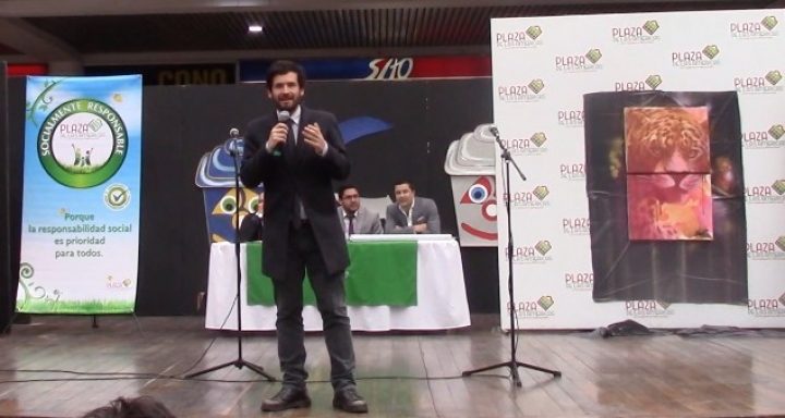 Al frente Juan Carlos Lozada (Partido Liberal), detr&aacute;s de &eacute;l y al lado de pintura est&aacute; &Aacute;ngelo Gravias y a su izquierda Diego Daza (ambos de la Secretar&iacute;a de Ambiente). Cr&eacute;dito: Viviam Leguizamon