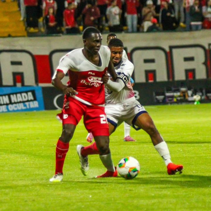 Fortaleza y Santa Fe se enfrentaron en el Metropolitano de Techo