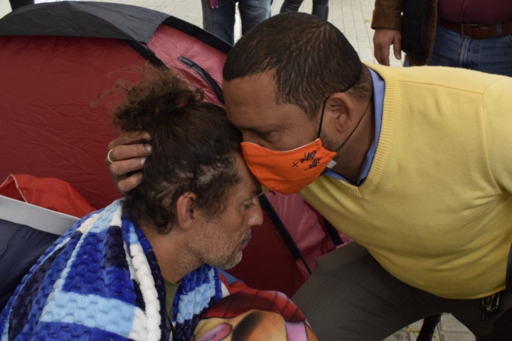 &ldquo;&iexcl;Hoy muere un artista y se levanta un pueblo!&rdquo;, el artista John Fitzgeral en huelga de hambre