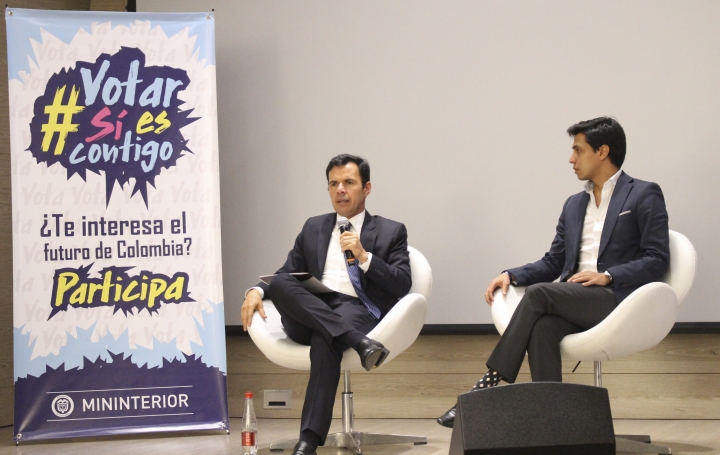 El ministro del Interior, Guillermo Rivera, en el centro. Foto por: Juan Pablo Hern&aacute;ndez Uribe