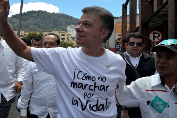 El presidente Santos asisti&oacute; a la marcha junto a su familia.