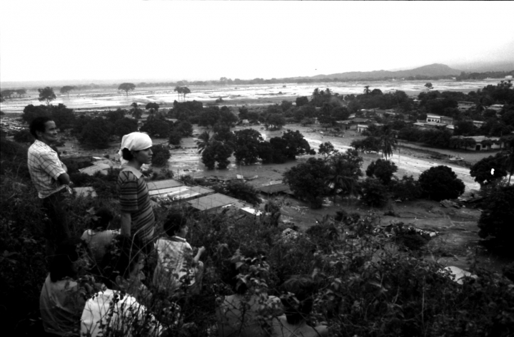 Los habitantes buscaron subir el cerro cercano para sobrevivir.